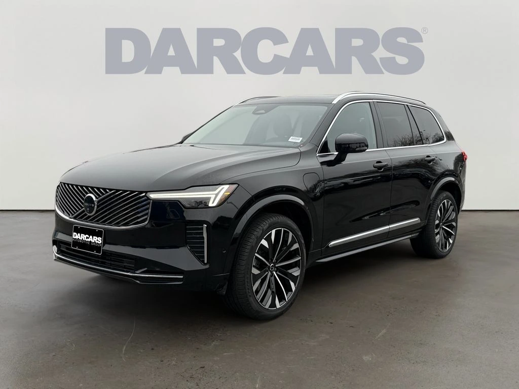 2025 Volvo - image 3