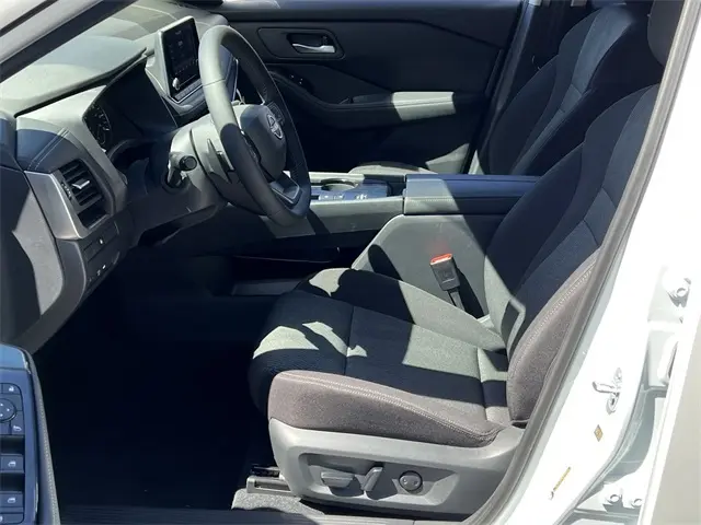 2026 Nissan Rogue SV photo 18