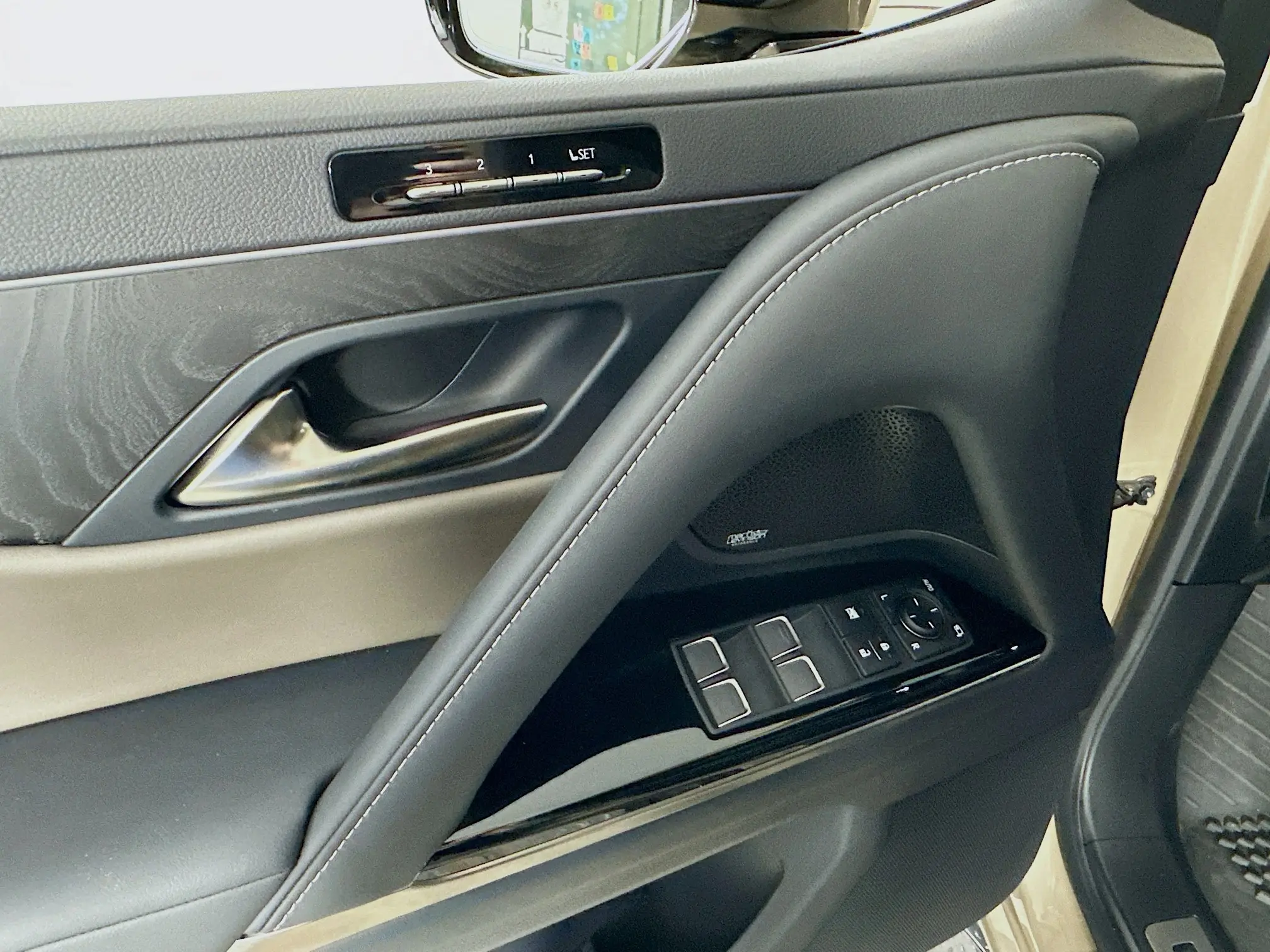 2025 Lexus LX photo 16