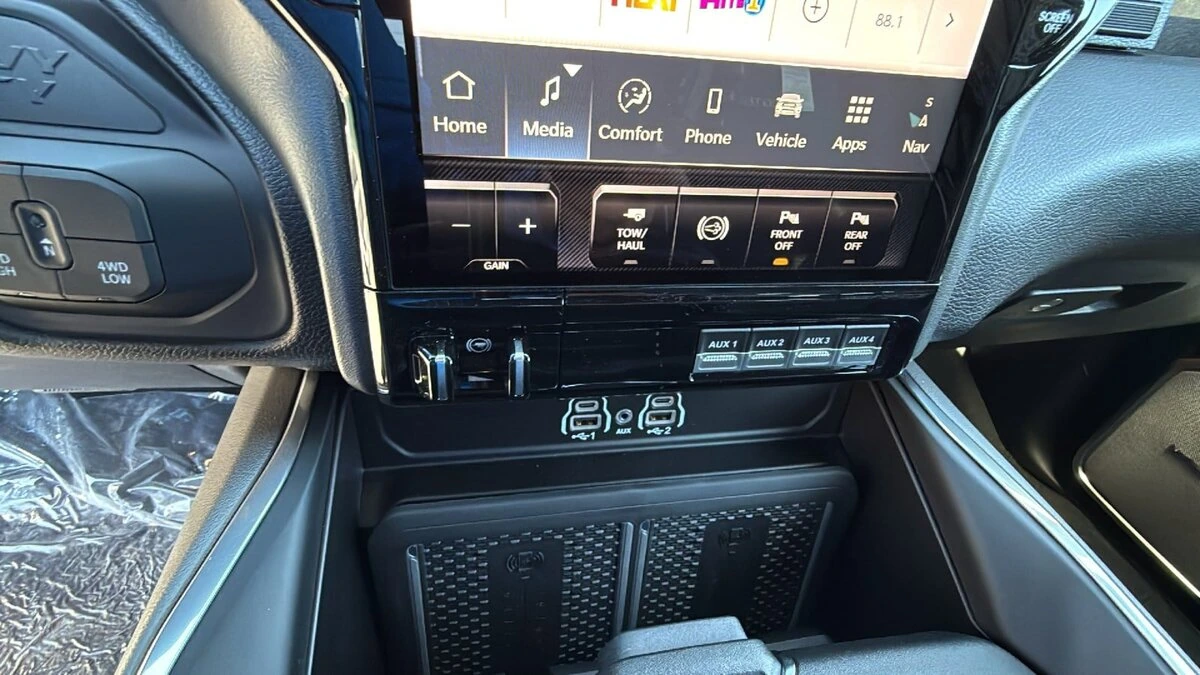 2026 RAM 3500 Laramie - Photo 14