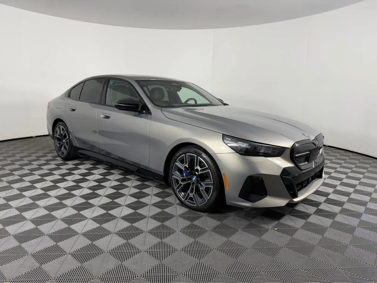 2024 BMW i5 M60's photo