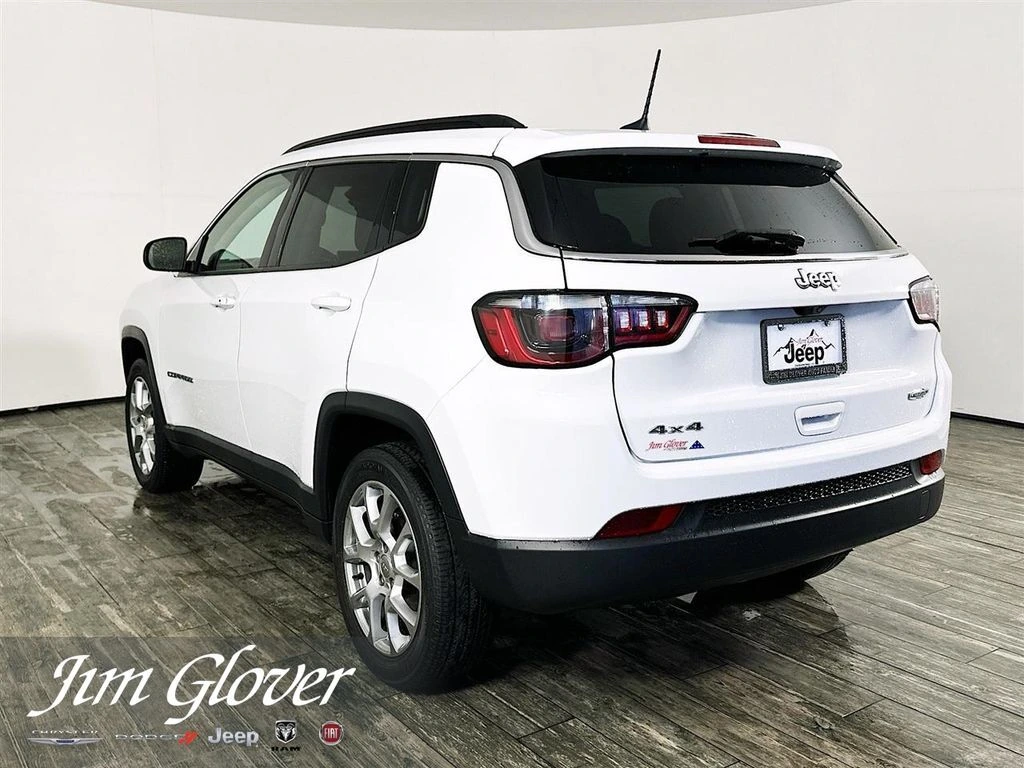 2022 Jeep Compass Latitude Lux 4X4's photo