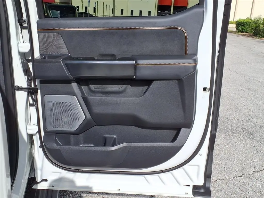 2023 Ford F-150 Platinum photo 16