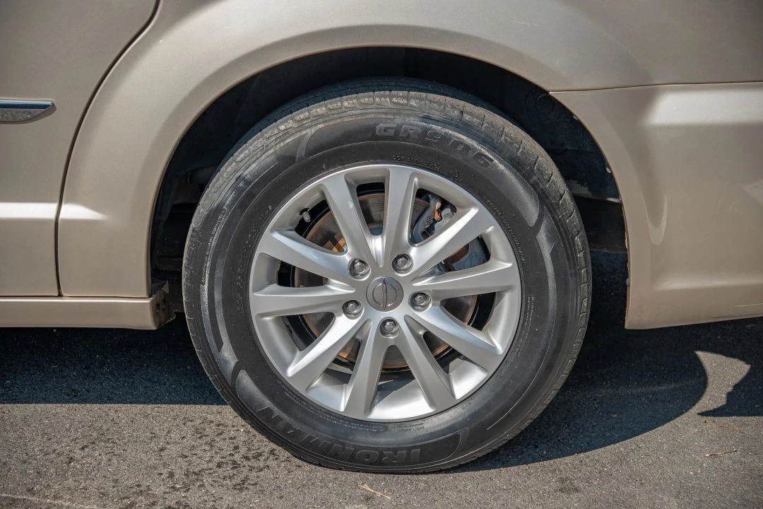 2015 Chrysler Town & Country Limited Platinum - Photo 18