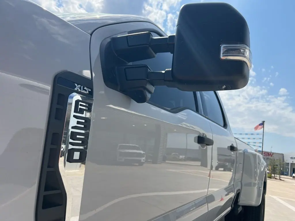 2026 Ford F-350 photo 13