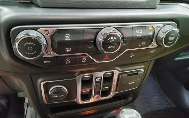 2021 Jeep Wrangler Unlimited Sahara photo 19