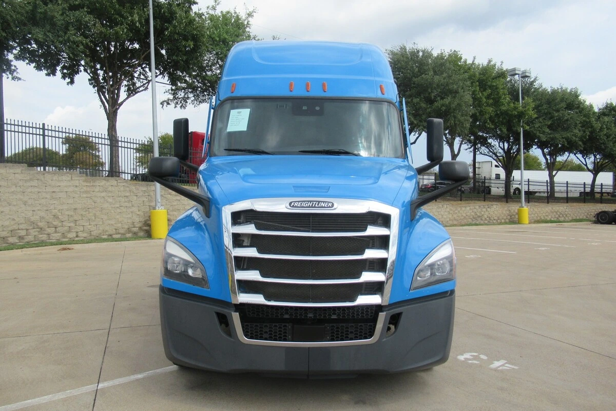 2023 Freightliner Cascadia — photo 7
