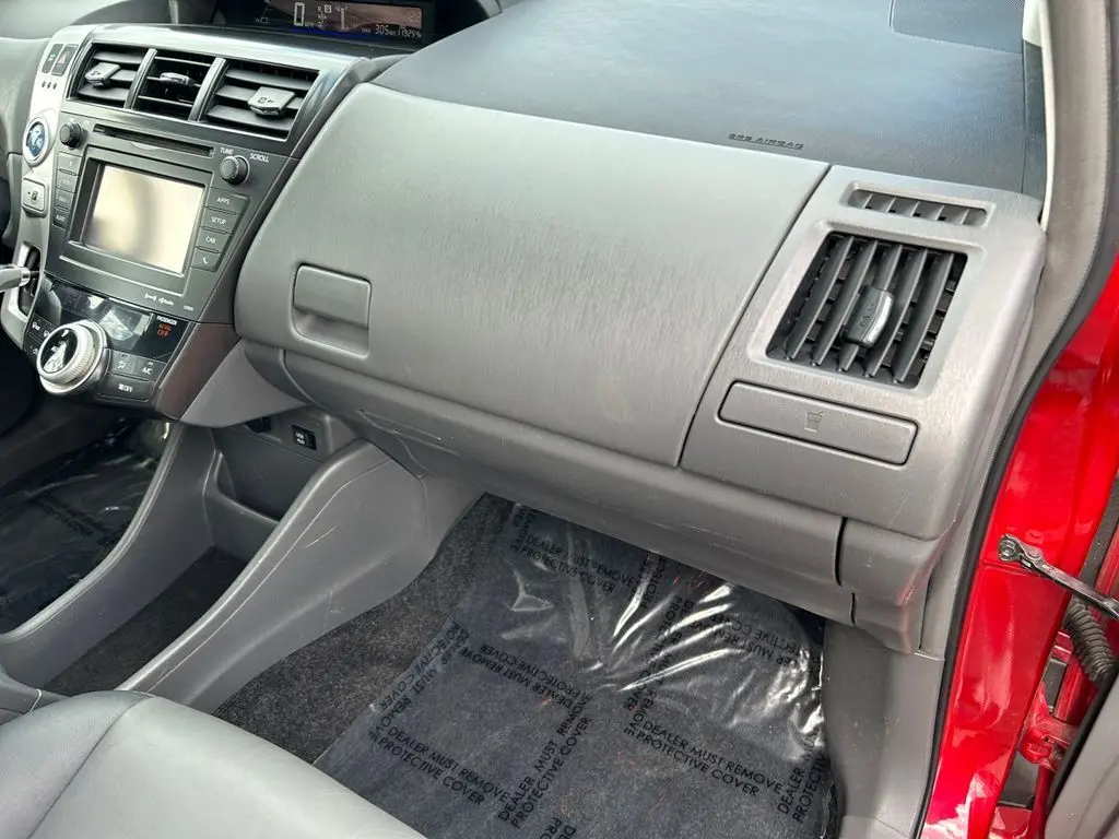 2014 Toyota Prius V Five photo 26