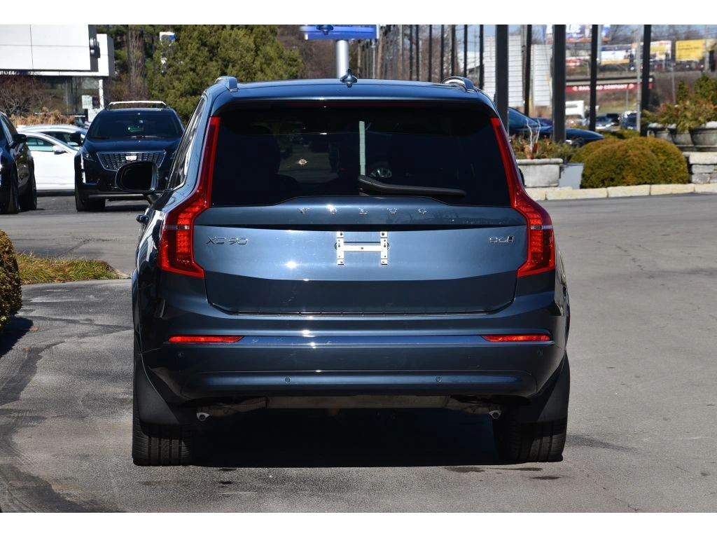 2023 Volvo - image 5