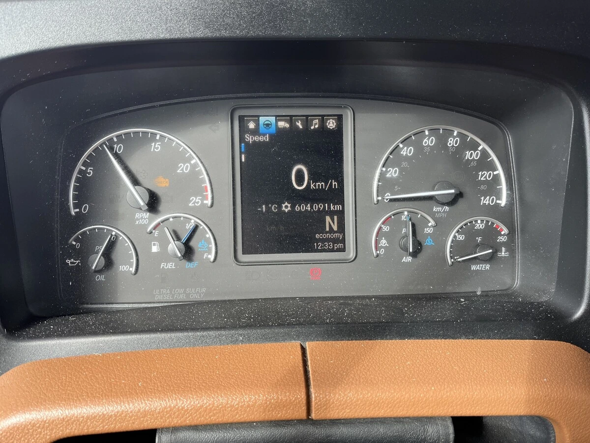 2022 Freightliner Cascadia - image 23