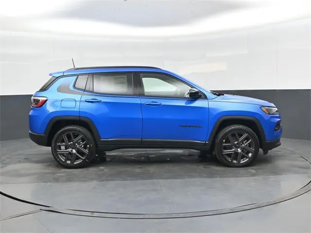 2026 Jeep Compass Latitude photo 2
