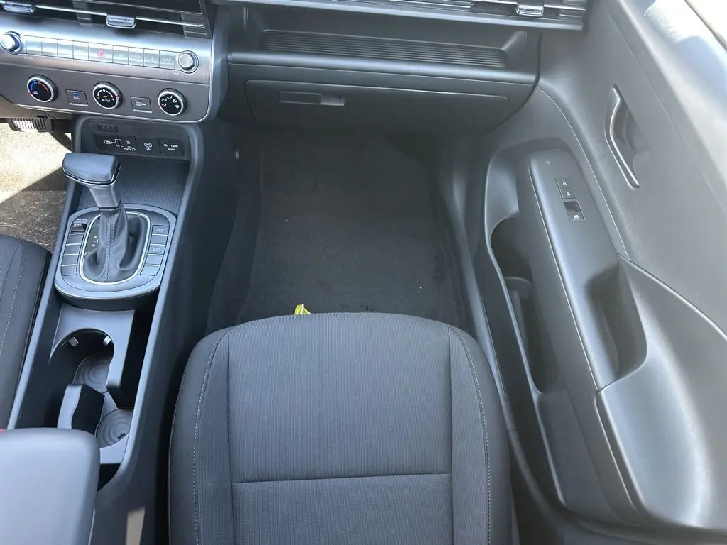 2026 Hyundai Kona SE photo 23