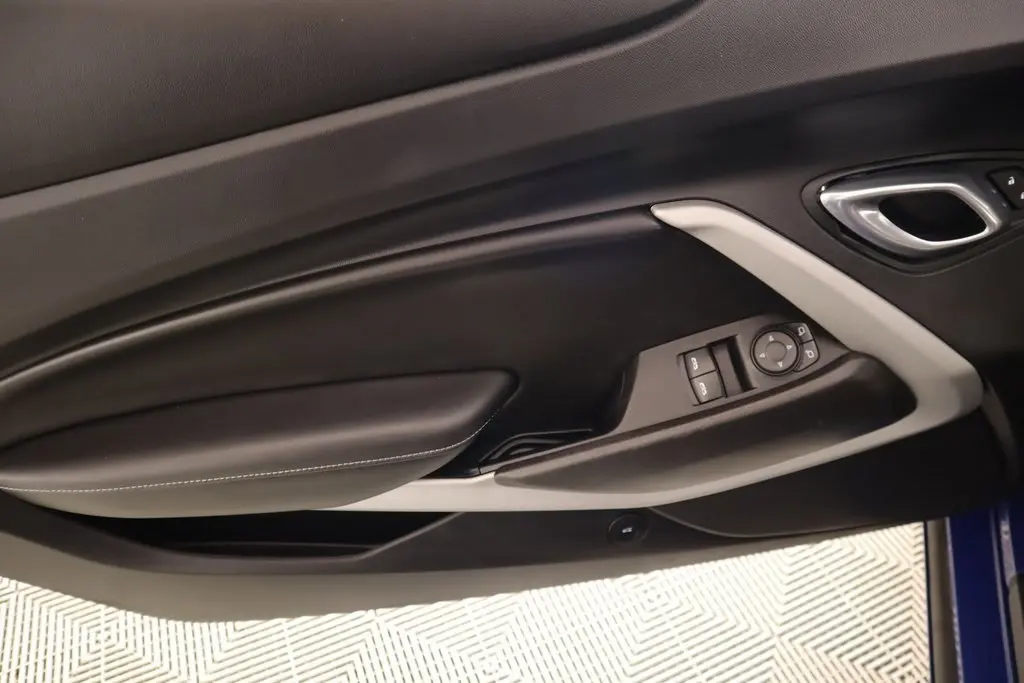 2020 Chevrolet Camaro 1LT photo 13
