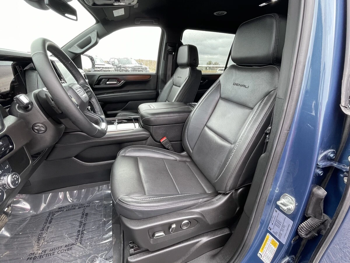 2025 GMC Yukon XL Denali - Photo 13