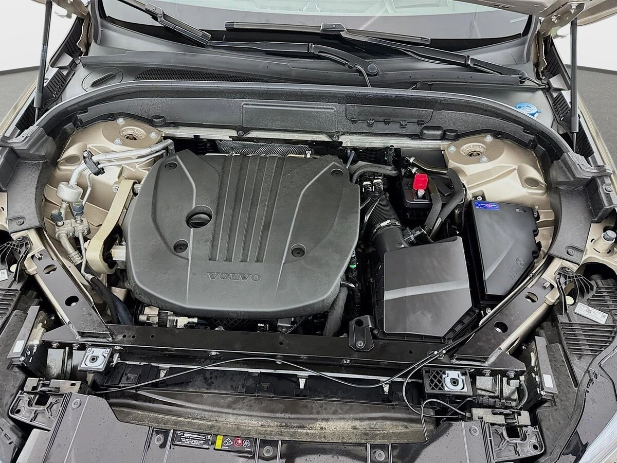 2023 Volvo - image 32