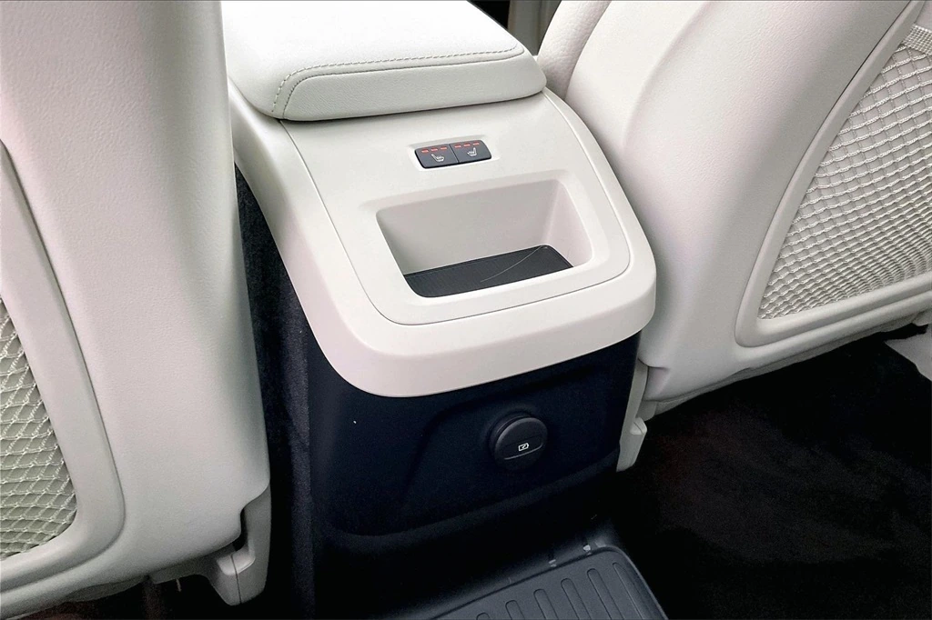 2024 Volvo - image 10