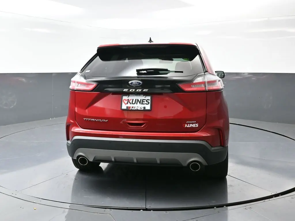 2021 Ford Edge Titanium photo 7