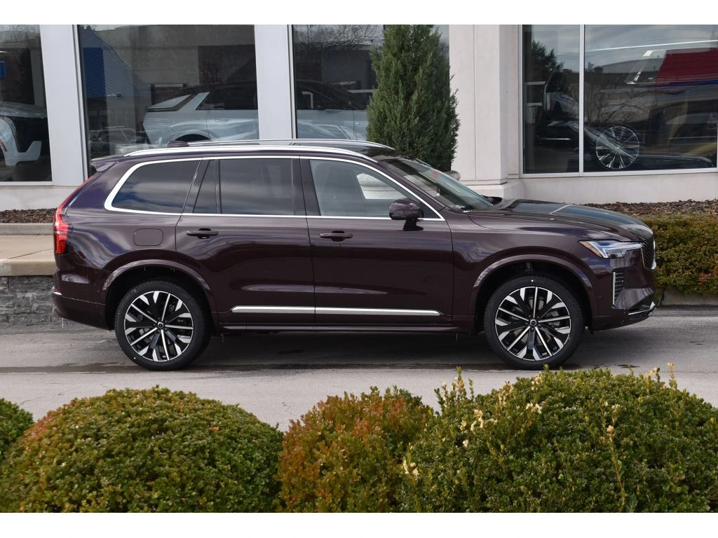 2026 Volvo - image 3