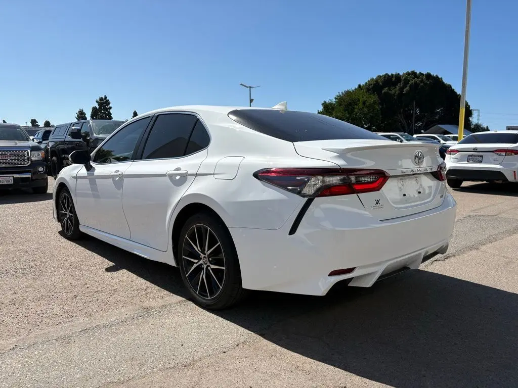 2024 Toyota Camry SE photo 3