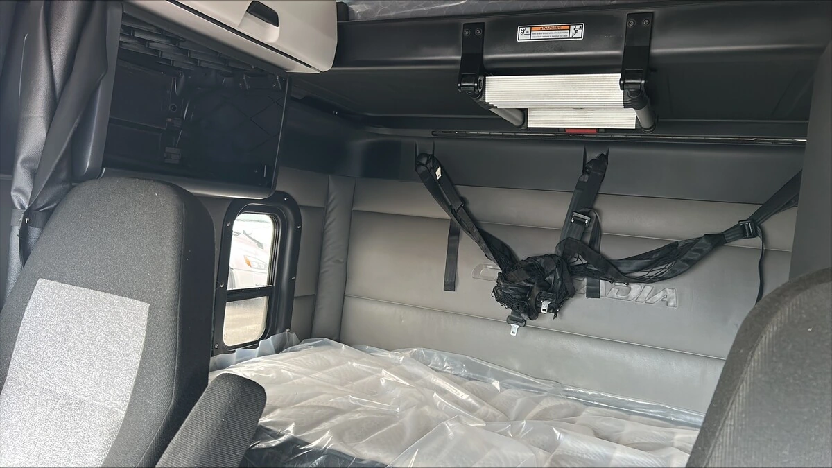 2022 Freightliner Cascadia - image 5