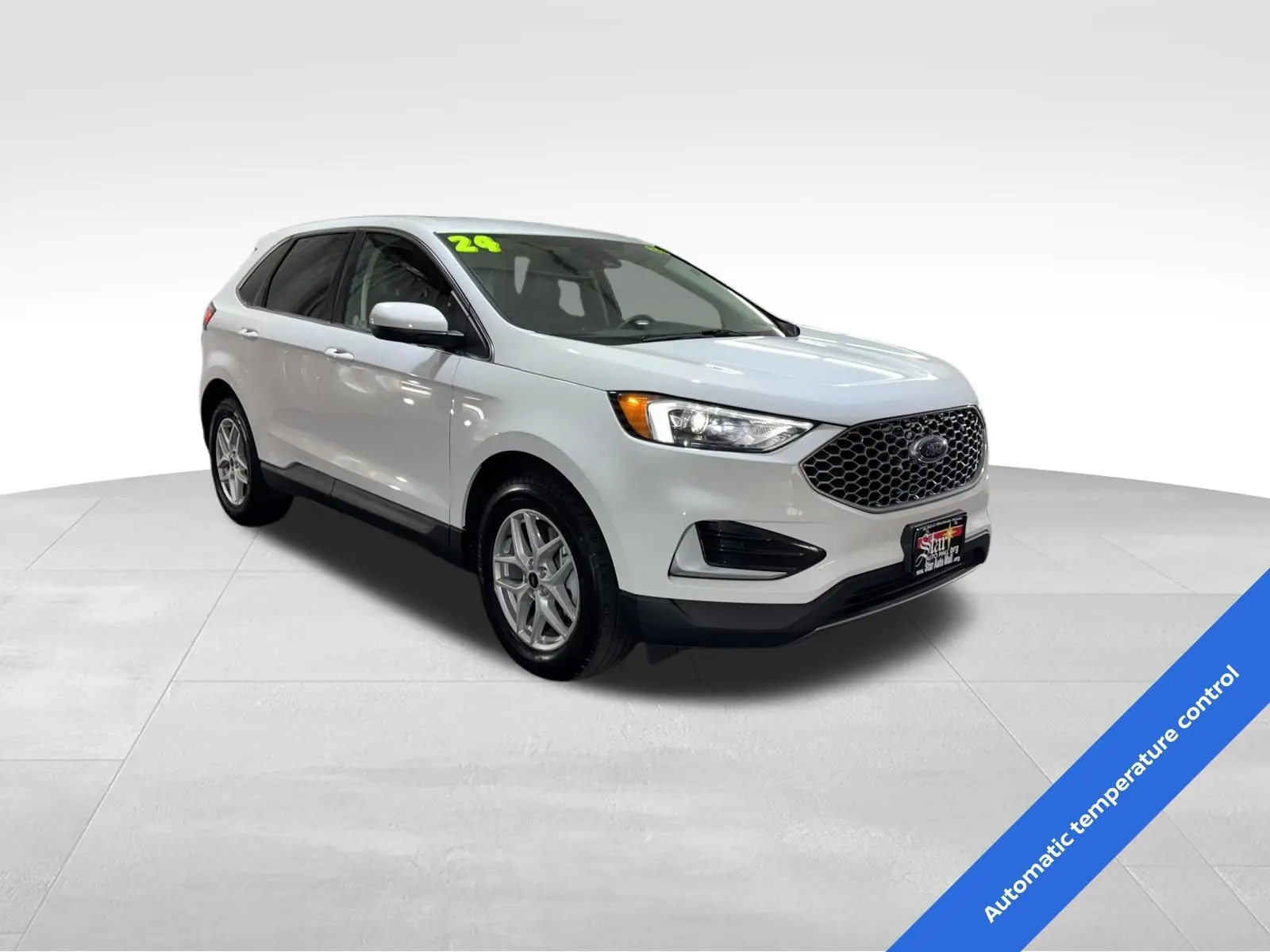 2024 Ford Edge SEL photo 2