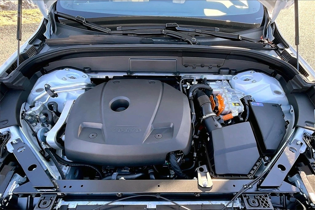 2026 Volvo - image 11