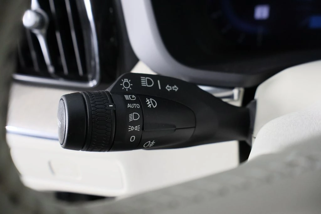 2023 Volvo - image 23