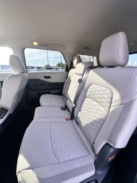 2025 Nissan Pathfinder SV photo 22