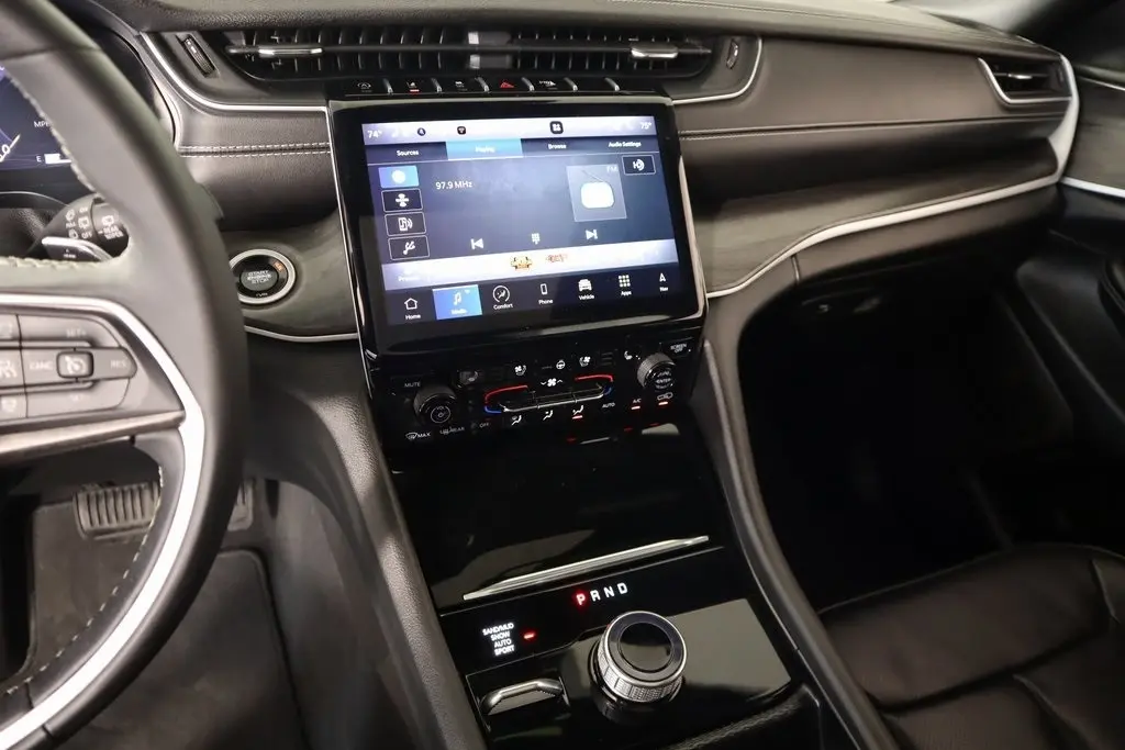 2024 Jeep Grand Cherokee Limited photo 4