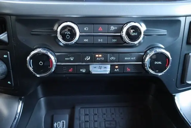 2025 Ford F-150 XLT photo 8