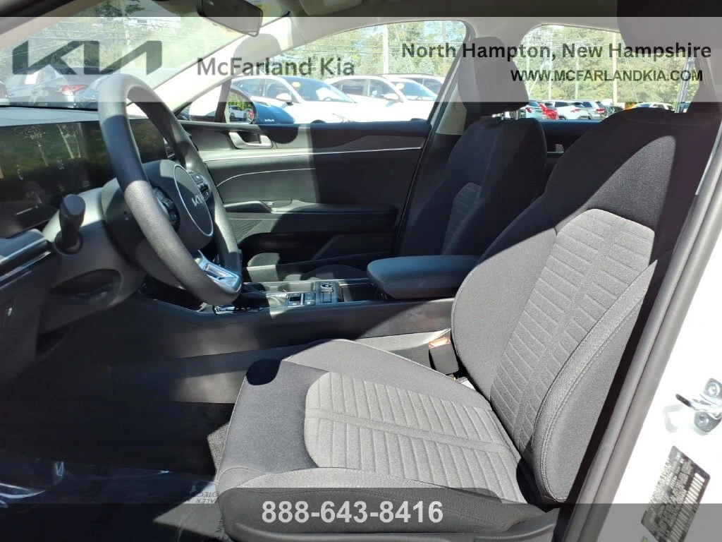 2025 Kia K5 LXS - Photo 10