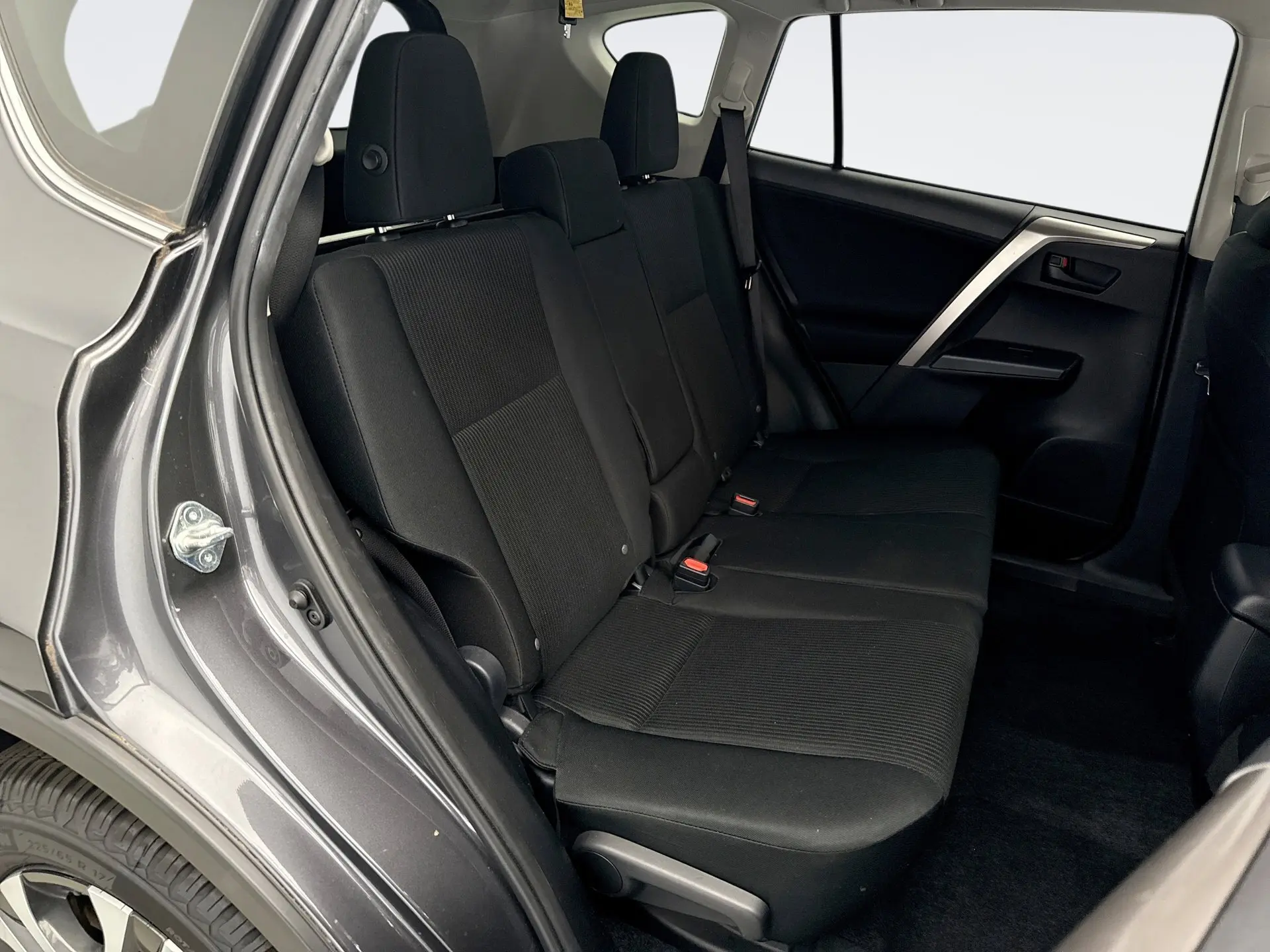 2018 Toyota RAV4 LE photo 16