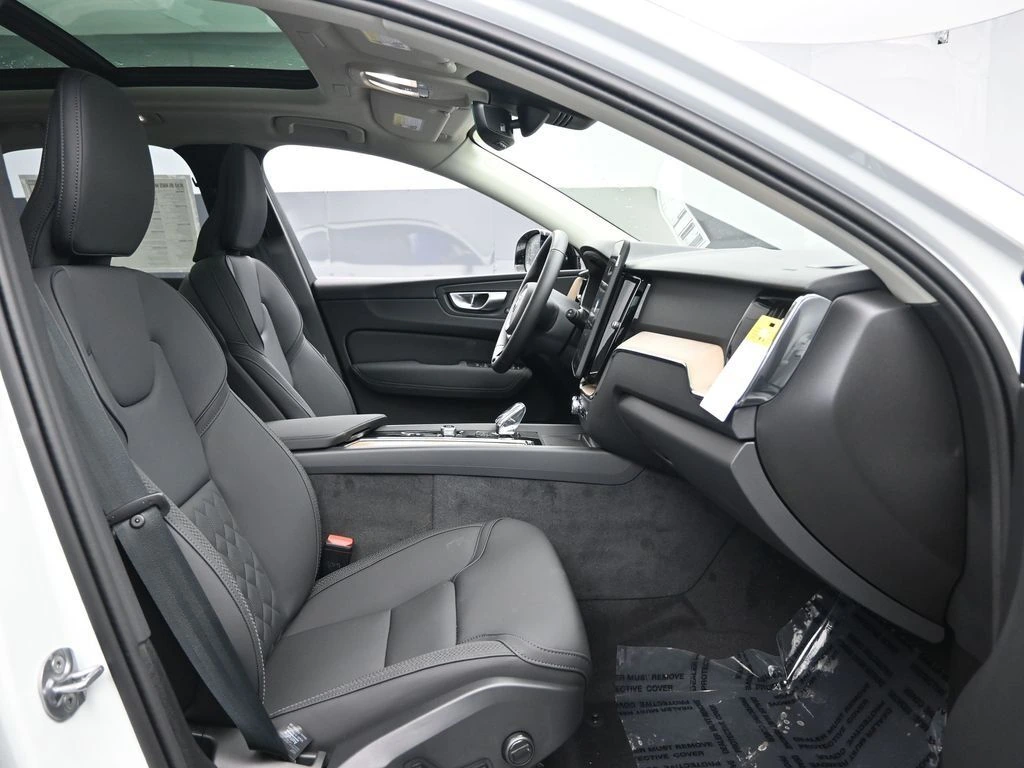 2026 Volvo - image 26