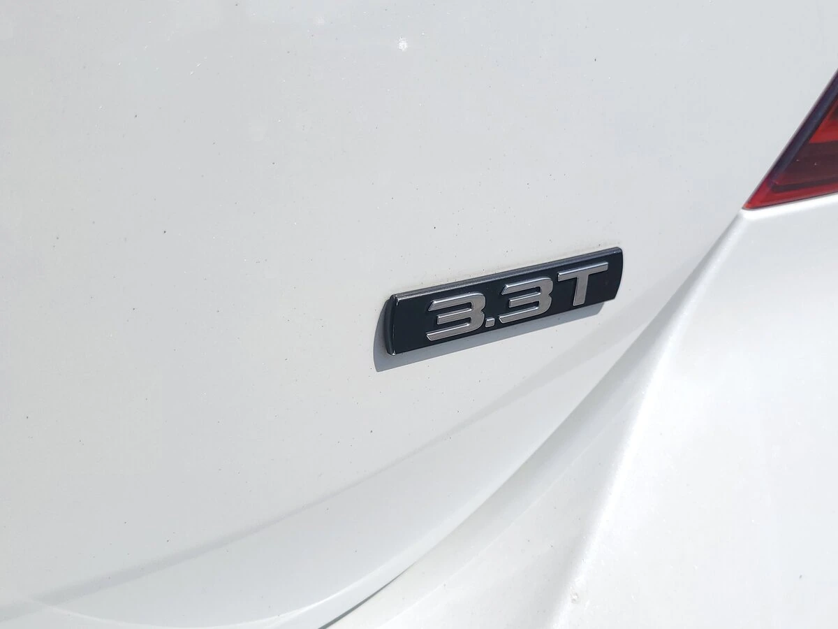 2022 GENESIS G70 Standard - Photo 8