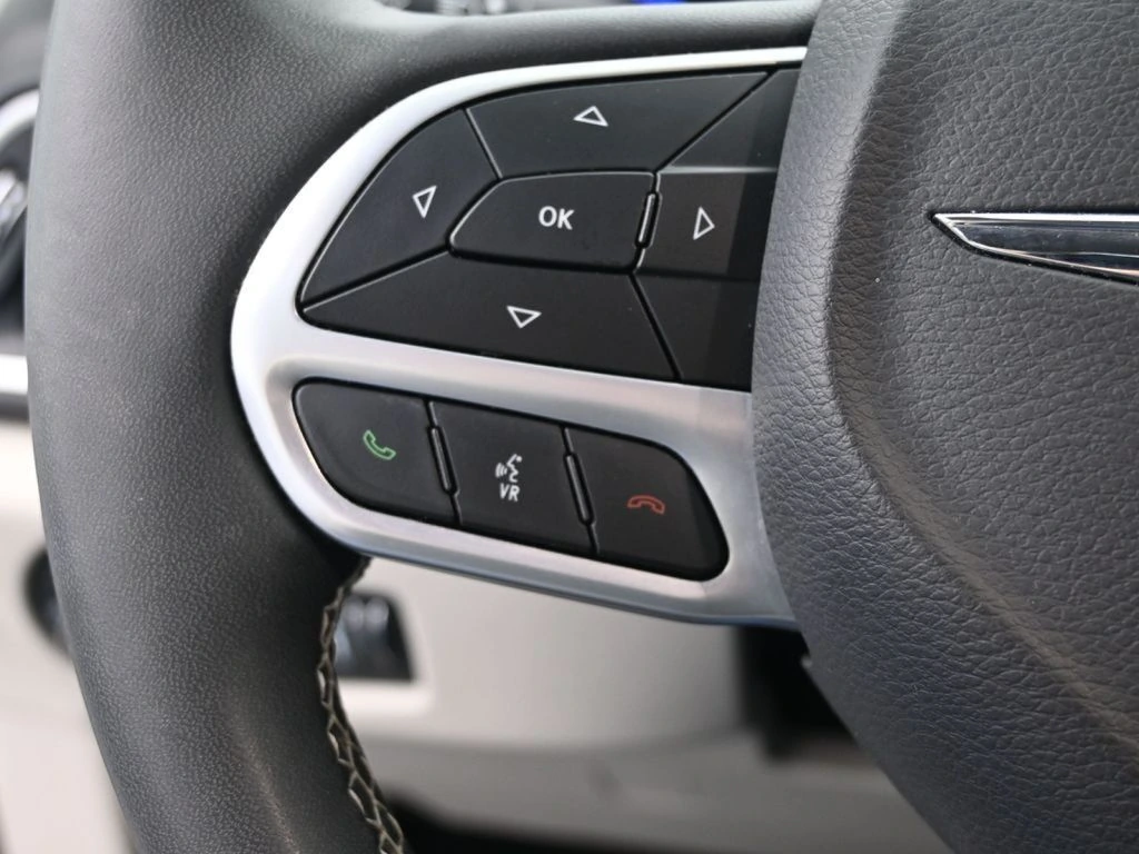 2024 Chrysler Pacifica Touring L - Photo 32