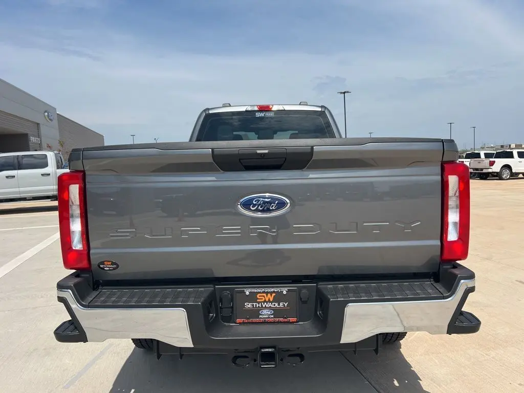 2025 Ford F-250 photo 6