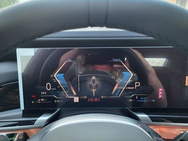 2026 BMW 7 Series 750e - Photo 26