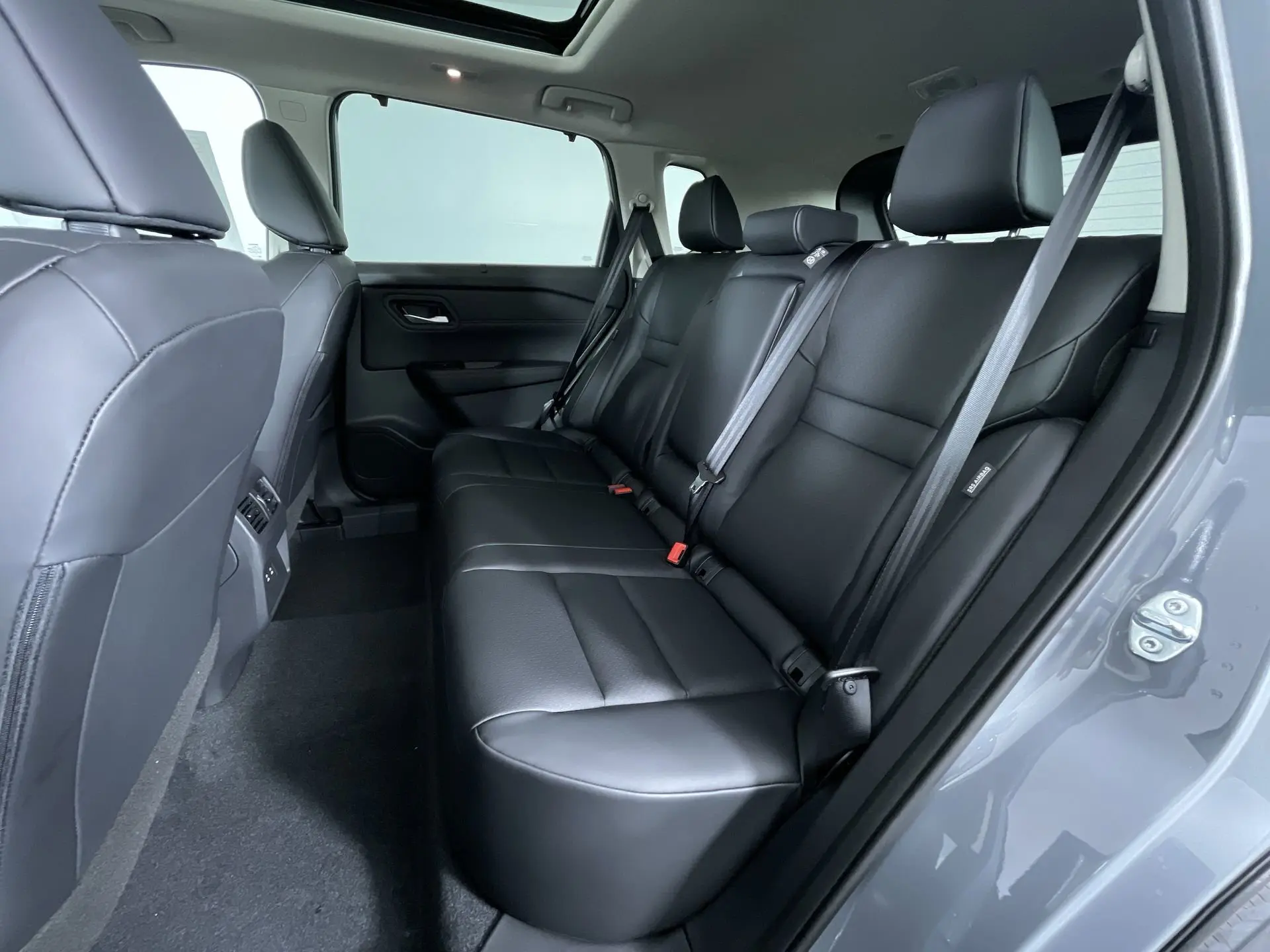 2026 Nissan Rogue SV photo 15