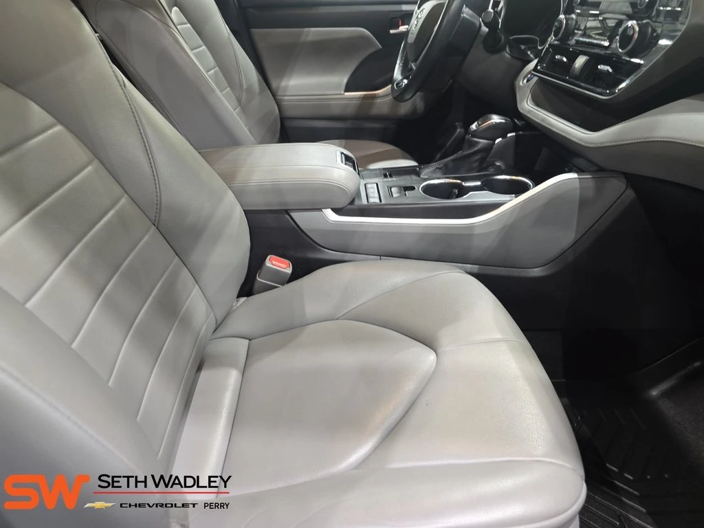2021 Toyota Highlander XLE - Photo 10