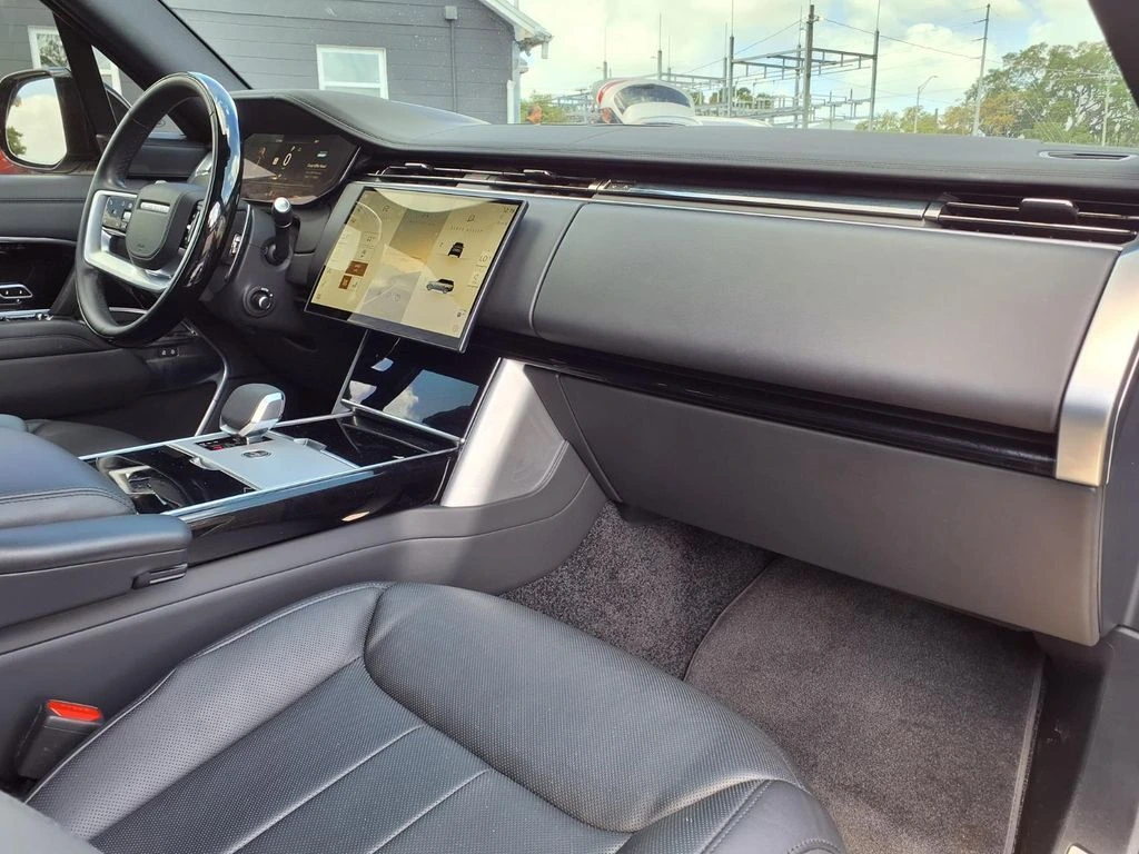 2025 Land Rover Range Rover SE - Photo 11
