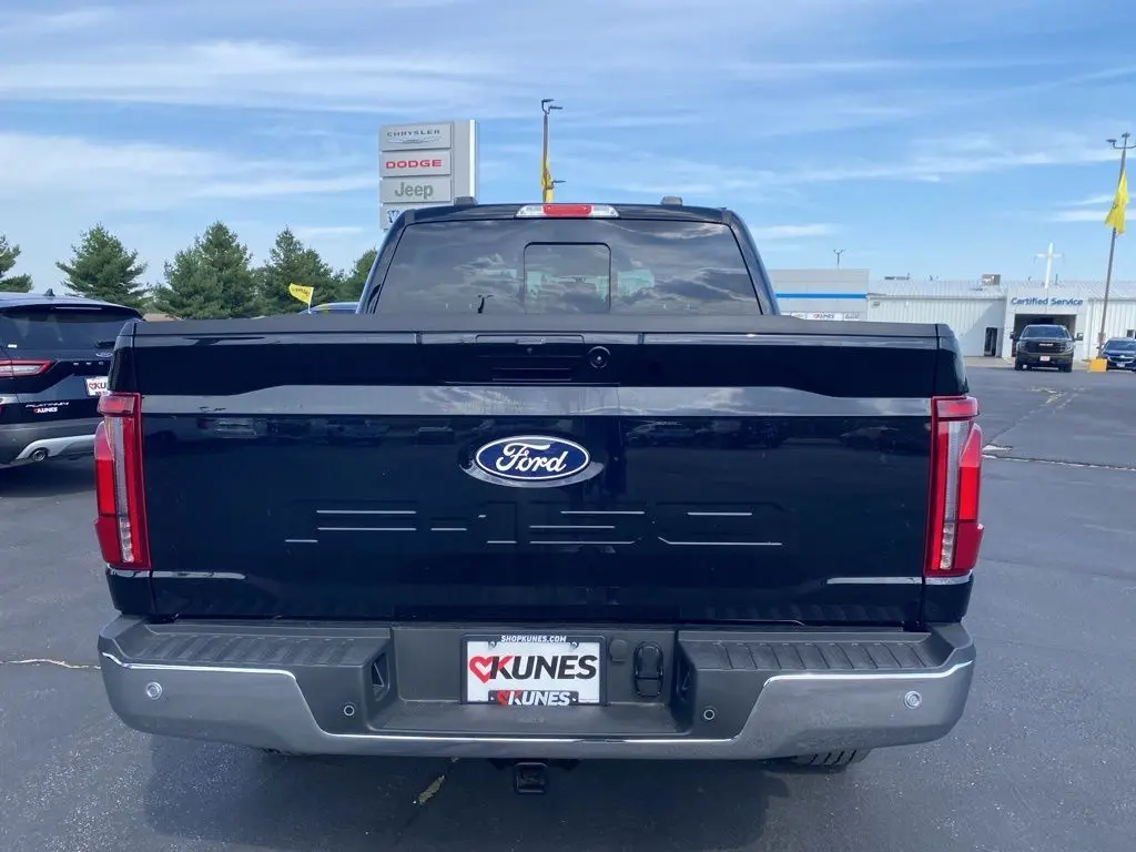 2025 Ford F-150 Lariat photo 3