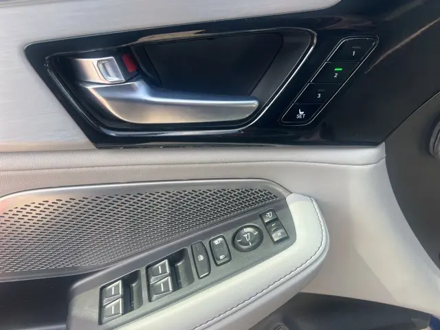 2022 Acura MDX Technology SH-AWD photo 13
