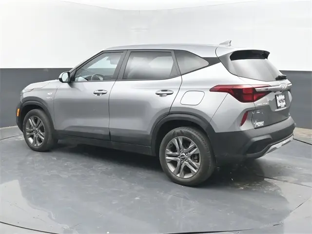 2023 Kia Seltos LX photo 3