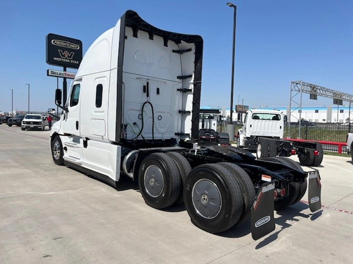 2027 Freightliner - image 6