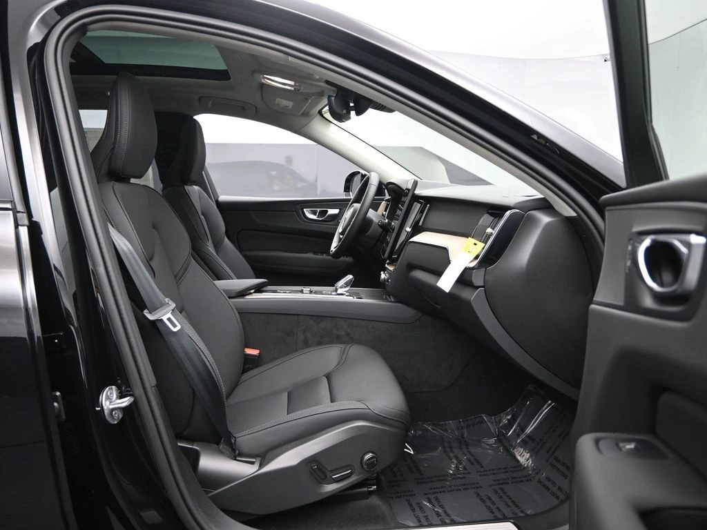 2026 Volvo XC60 Plus - Photo 27