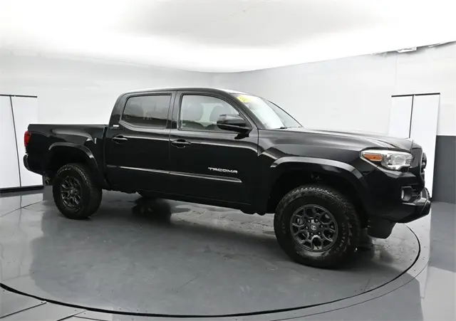 2018 Toyota Tacoma SR photo 2