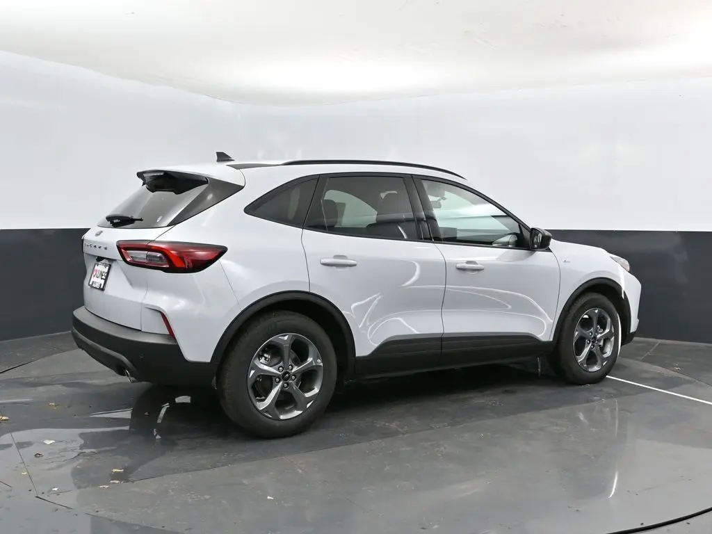 2025 Ford Escape ST-Line photo 2