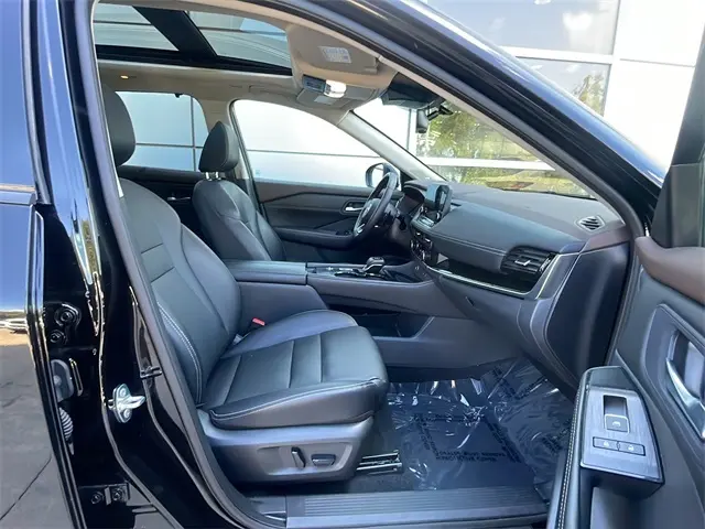 2023 Nissan Rogue SL photo 11