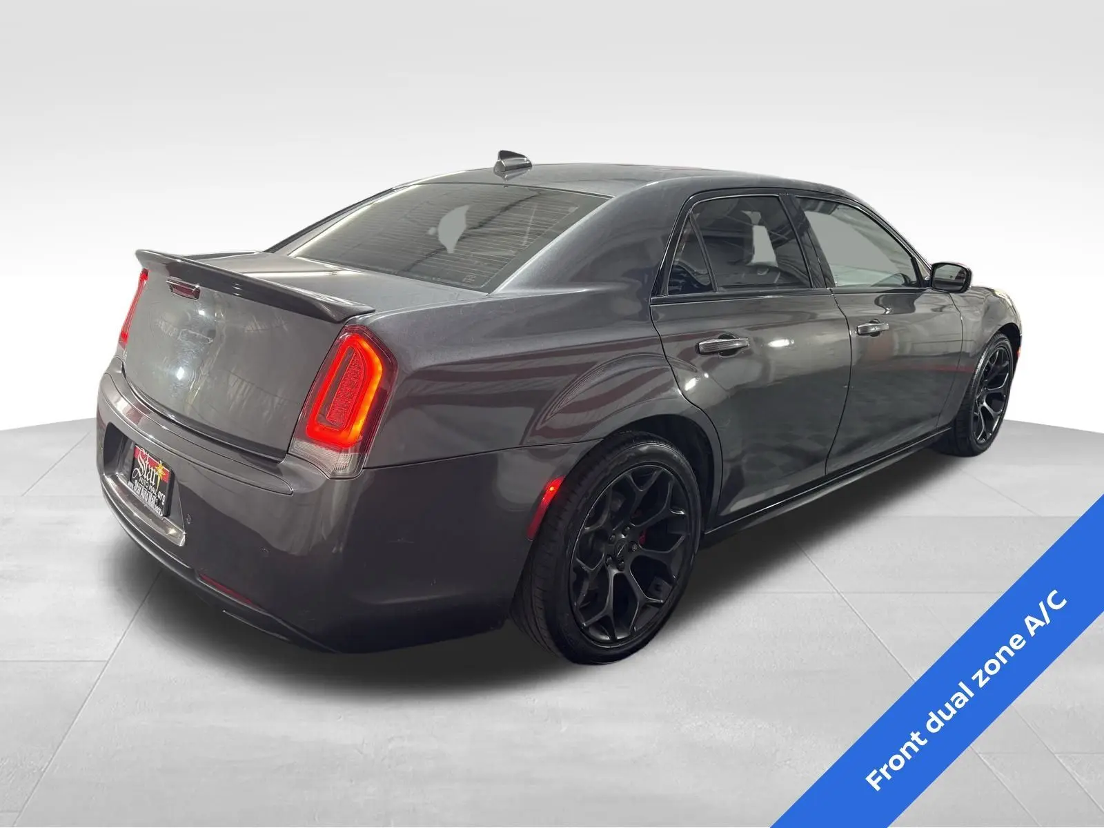 2016 Chrysler 300 S photo 4