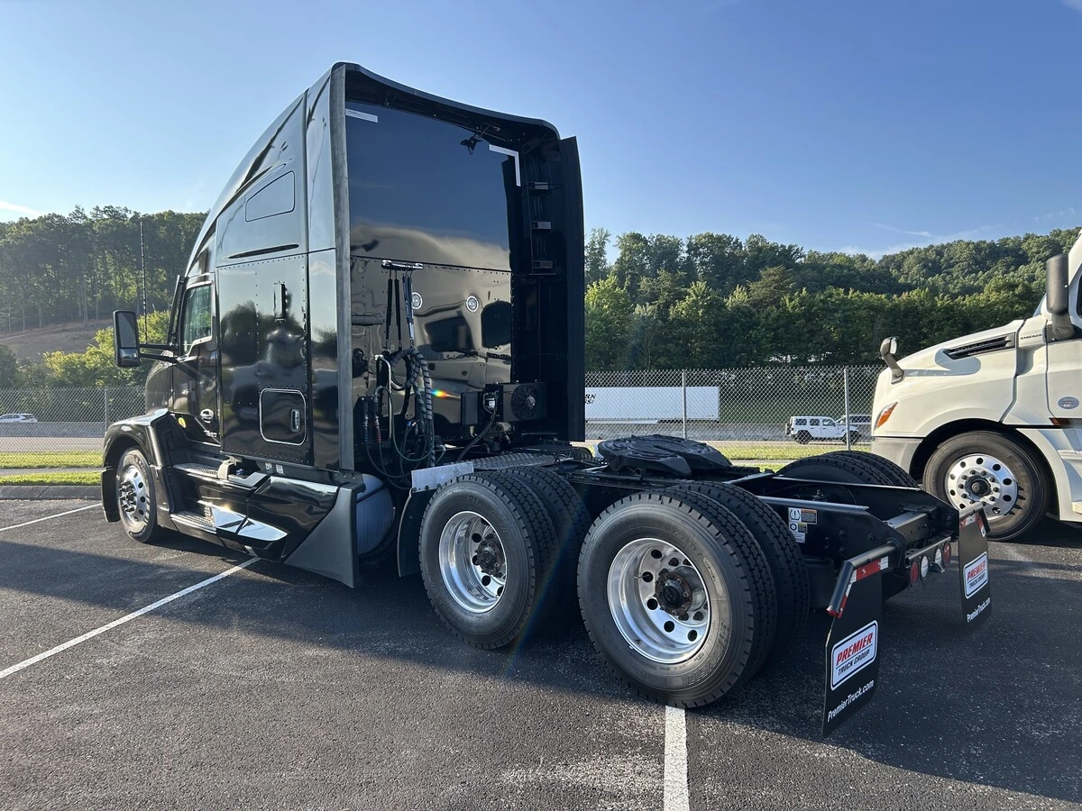 2023 Kenworth T680 — photo 3